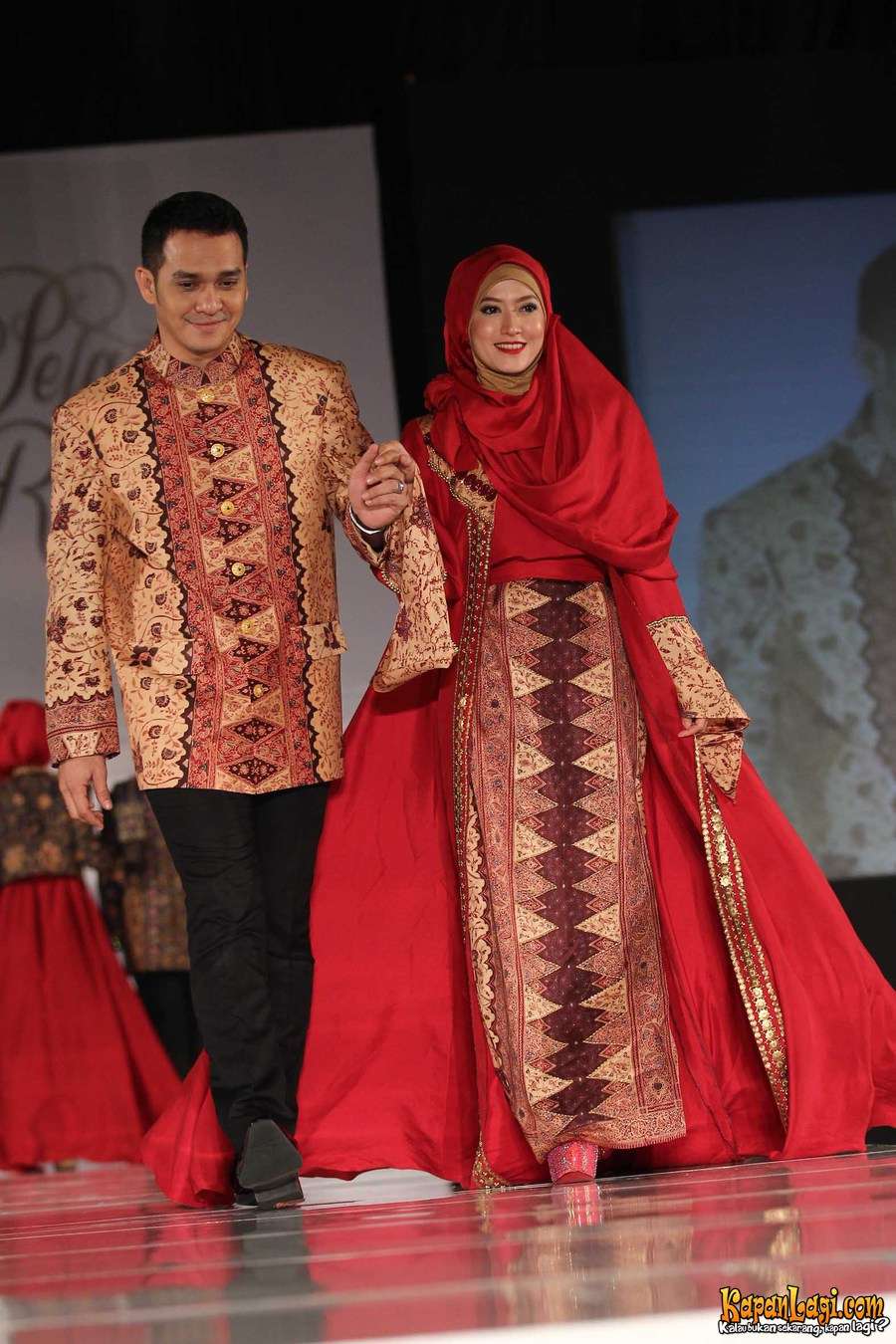 Lyra Virna Kian Cantik Kenakan Gamis