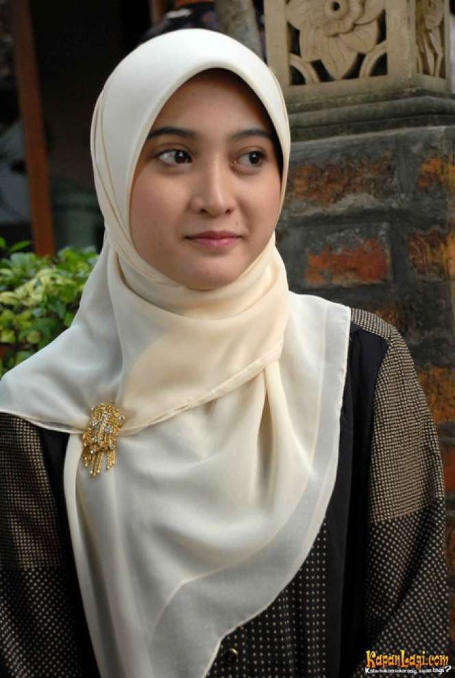 Gaya Hijab Artis Meyda Sefira
