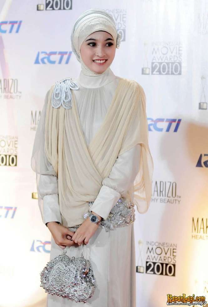 Gaya Hijab Artis Meyda Sefira