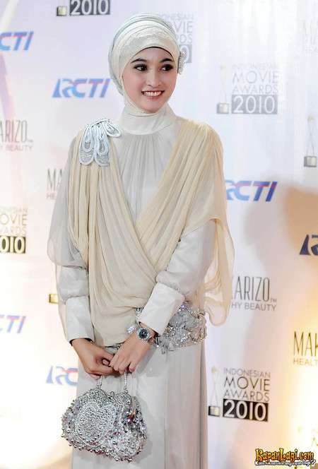 Gaya Hijab Artis Meyda Sefira