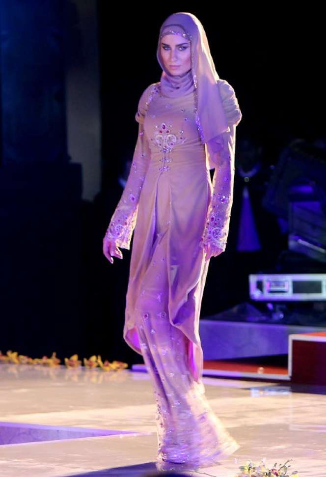 Gaun Rancangan First Lady Chechen