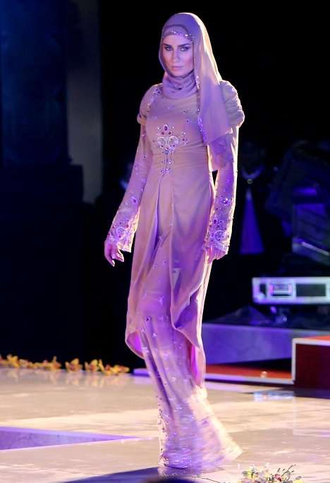 Gaun Rancangan First Lady Chechen