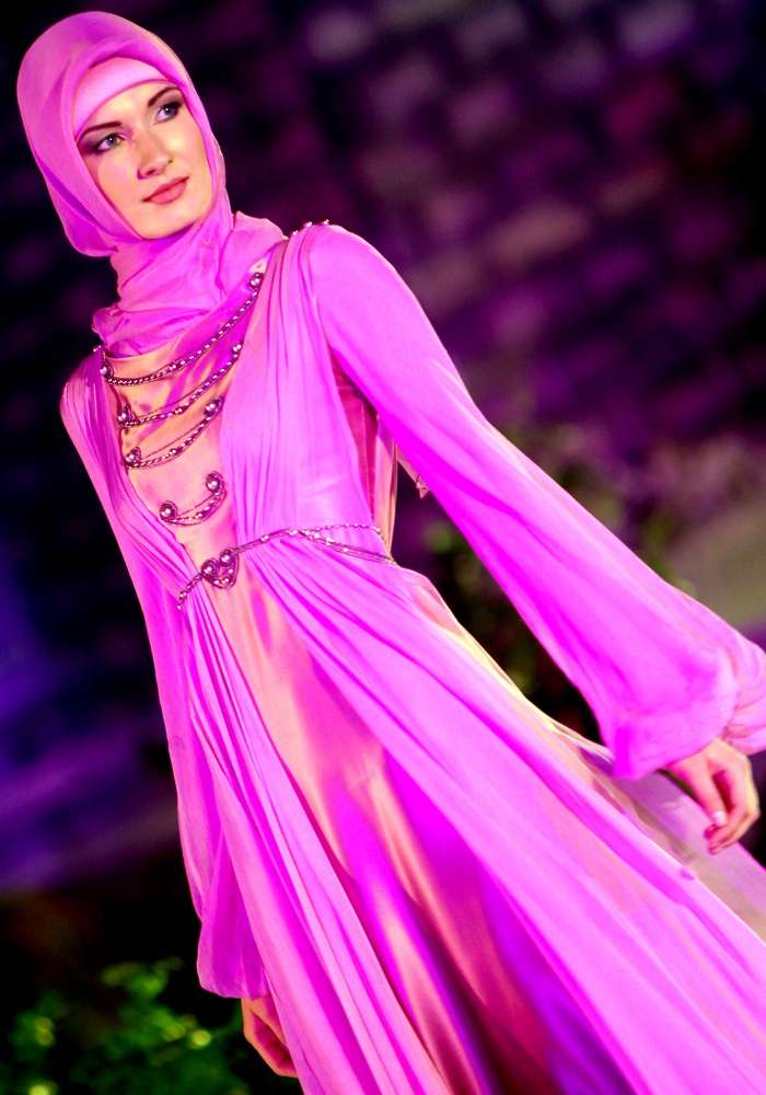 Gaun Rancangan First Lady Chechen