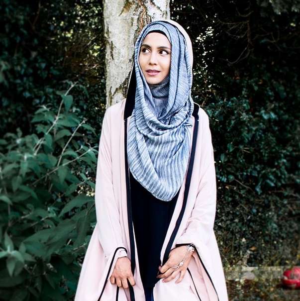 Cantiknya Amena, Hijaber Inggris Seleb Sosmed
