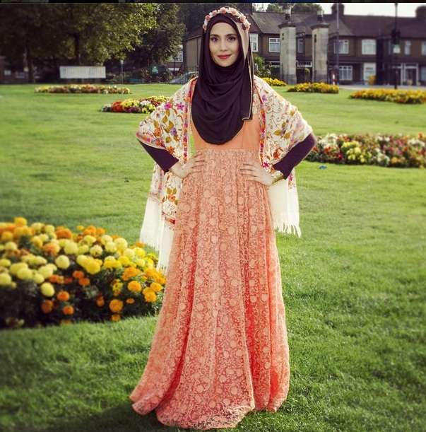 Cantiknya Amena, Hijaber Inggris Seleb Sosmed