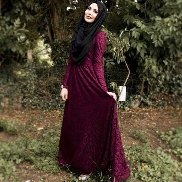 Cantiknya Amena, Hijaber Inggris Seleb Sosmed