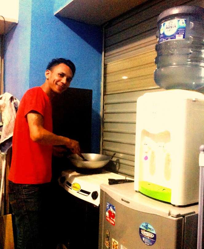 Perjalanan Norman Kamaru : Polisi - Seleb - Jual Bubur