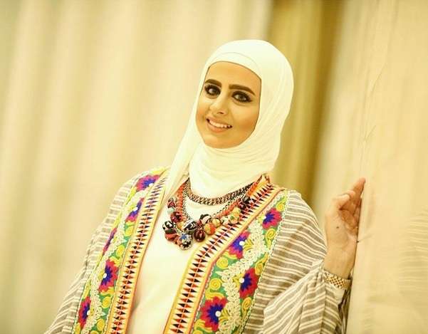 Gaya Hijab Keren si Presenter TV Cantik