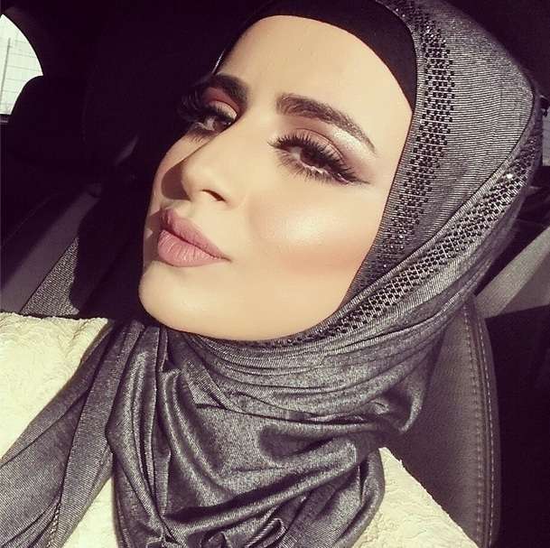Gaya Hijab Keren si Presenter TV Cantik