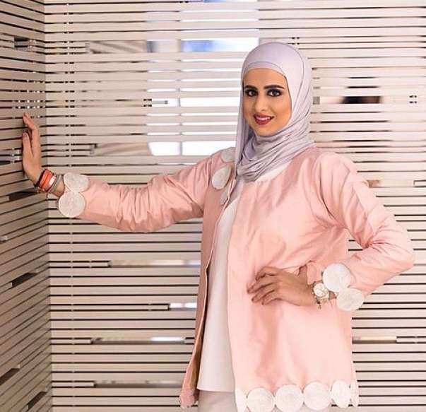 Gaya Hijab Keren si Presenter TV Cantik