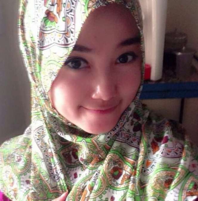 Cantiknya Jojo `Keong Racun` Berhijab