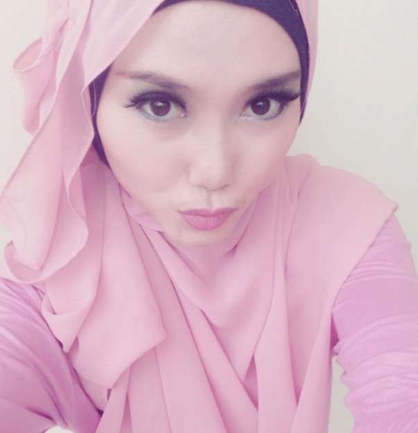 Cantiknya Jojo `Keong Racun` Berhijab
