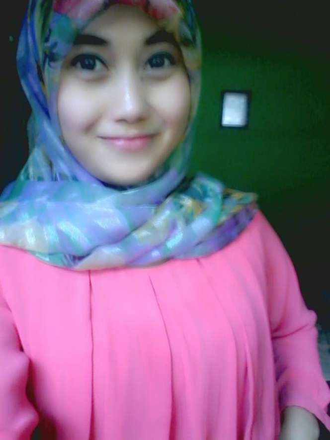 Pose Selfie Satpol PP Cantik Banten 