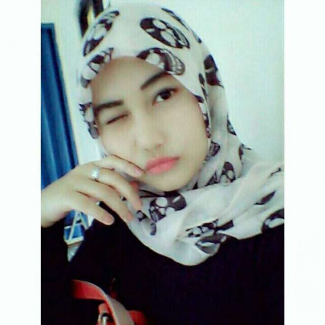 Pose Selfie Satpol PP Cantik Banten 