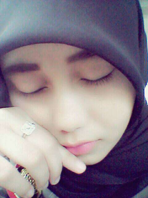 Pose Selfie Satpol PP Cantik Banten 