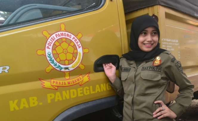 Terjerat Pesona Satpol PP Cantik Banten