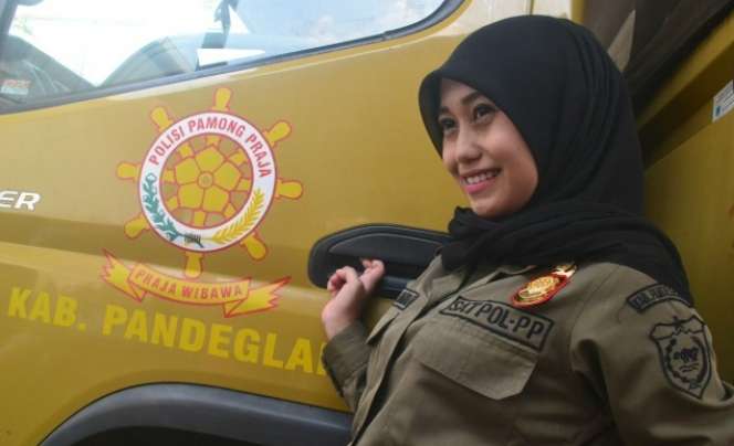 Terjerat Pesona Satpol PP Cantik Banten