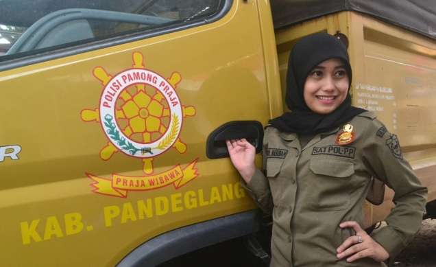 Terjerat Pesona Satpol PP Cantik Banten