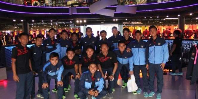 Timnas U-19 Angkat Piala Barca di Camp Nou