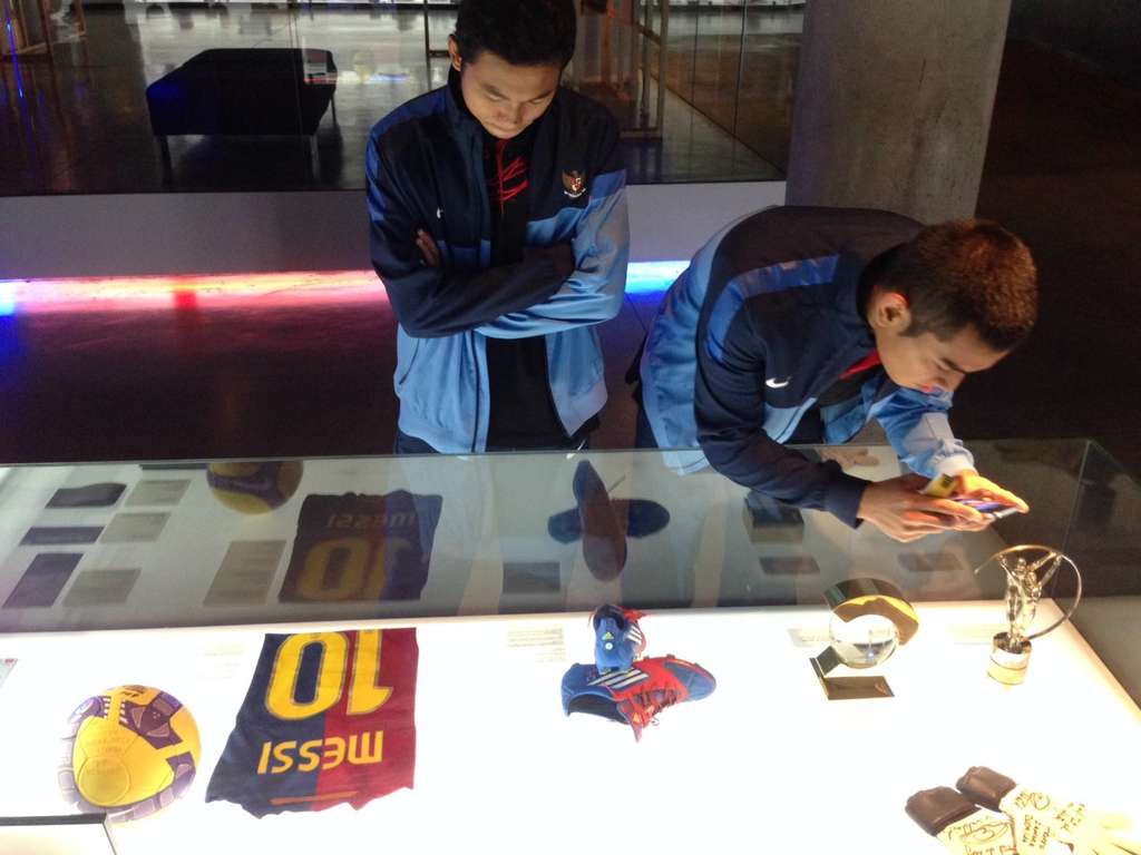 Timnas U-19 Angkat Piala Barca di Camp Nou