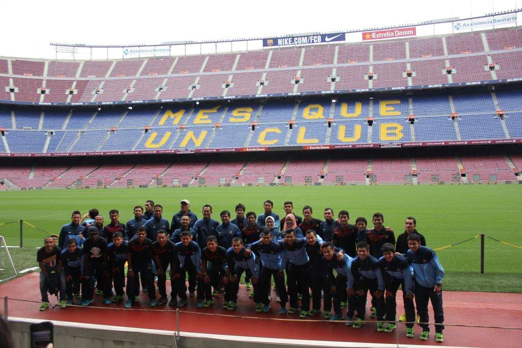 Timnas U-19 Angkat Piala Barca di Camp Nou