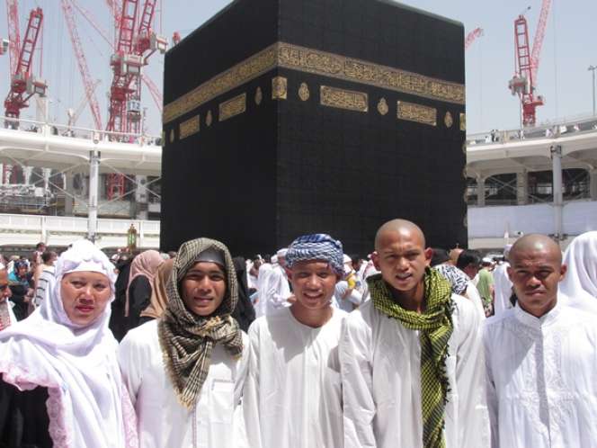 Intip Perjalanan Umroh Evan Dimas Cs
