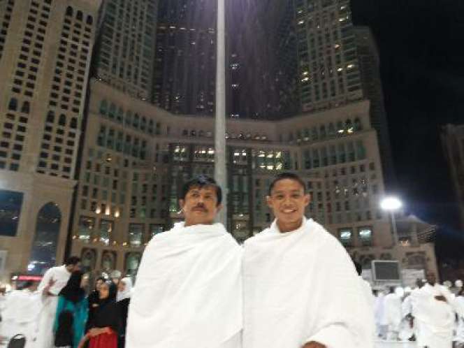 Intip Perjalanan Umroh Evan Dimas Cs