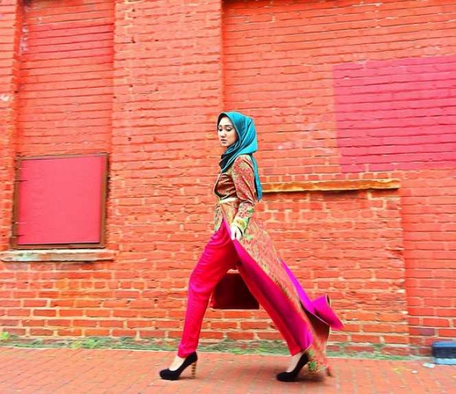 Gaya Hijab Keren Dian Pelangi di Amerika