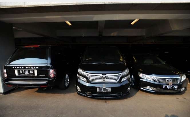 Barisan Mobil Mewah Anggota DPR Terpilih