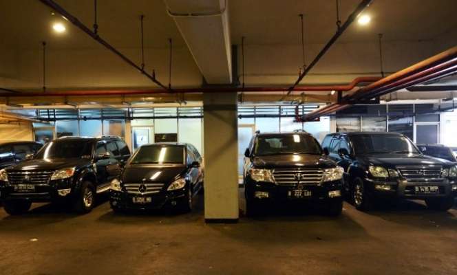 Barisan Mobil Mewah Anggota DPR Terpilih