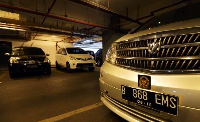 Barisan Mobil Mewah Anggota DPR Terpilih