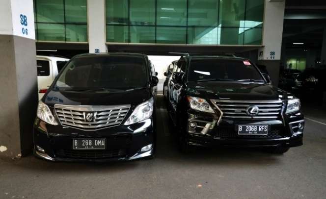Barisan Mobil Mewah Anggota DPR Terpilih
