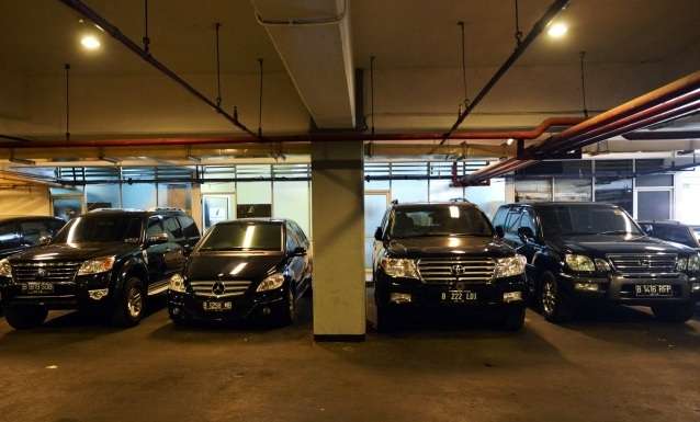 Barisan Mobil Mewah Anggota DPR Terpilih