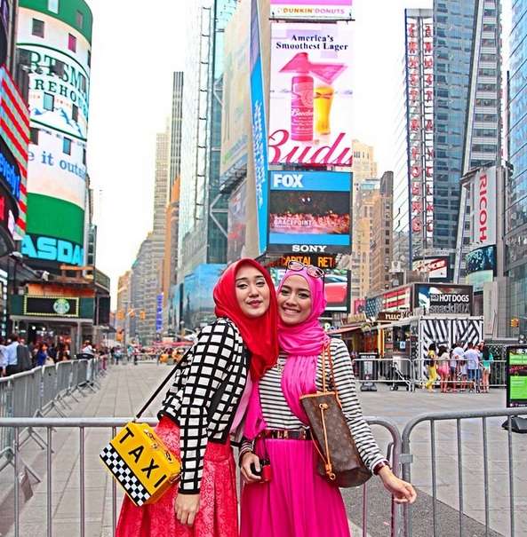 Dian Pelangi Bawa Tenun Palembang Gebrak New York