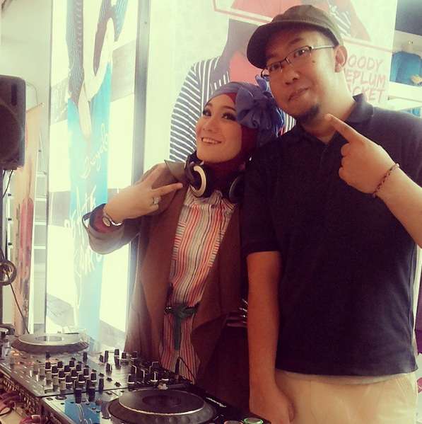 Kenalkan, Satchy DJ Cantik Berhijab