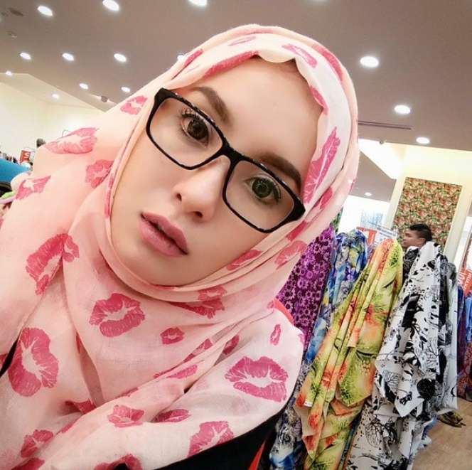 Cantiknya `Selebgram` Hijab Mya Zulkifli