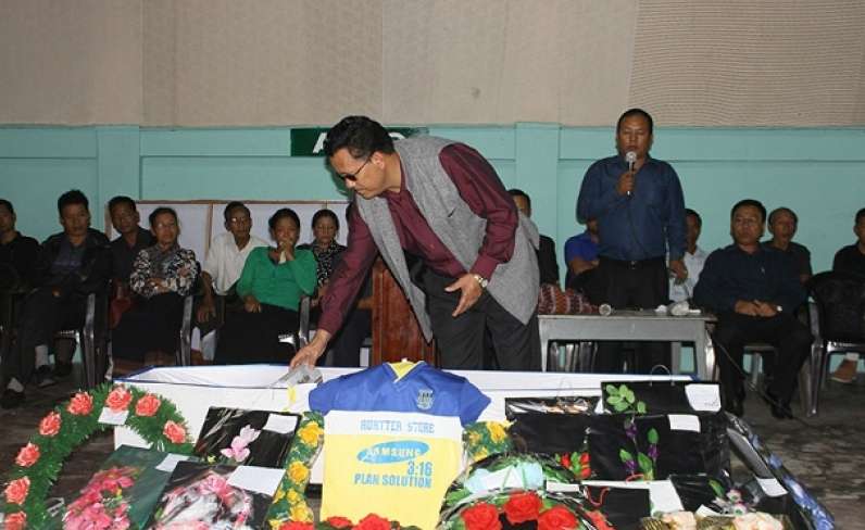 Tangis di Pemakaman Pesepakbola yang Tewas Saat Selebrasi Gol