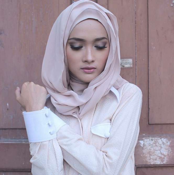Gaya Hijab Menawan si Cantik Puteri Hasanah