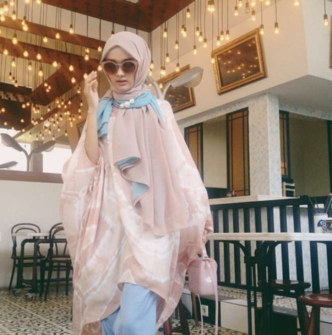 Gaya Hijab Menawan si Cantik Puteri Hasanah