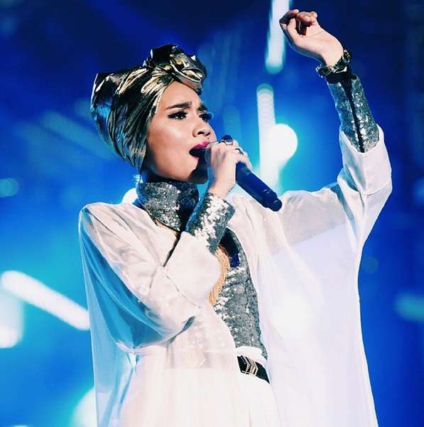 Fesyen Muslim si Popstar Yuna Zarai