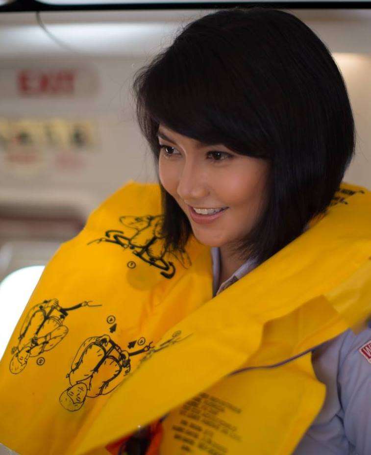 Gaya Pramugari Cantik Pesawat Kepresidenan RI