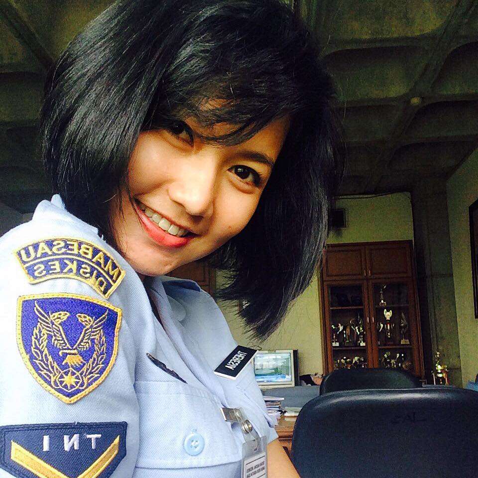 Gaya Pramugari Cantik Pesawat Kepresidenan RI