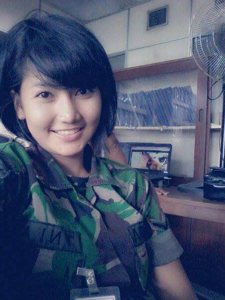 Gaya Pramugari Cantik Pesawat Kepresidenan RI