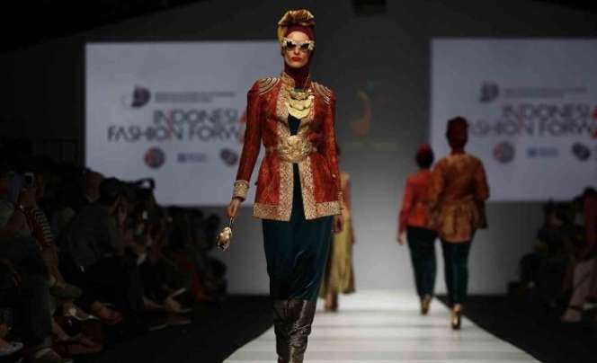 Pesona Model Cantik Berbusana Muslim di JFW