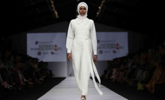 Pesona Model Cantik Berbusana Muslim di JFW
