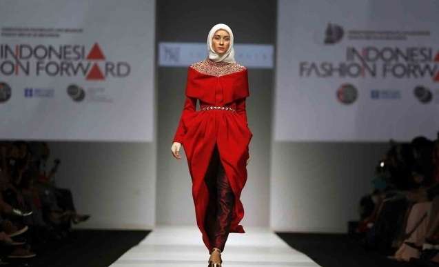 Pesona Model Cantik Berbusana Muslim di JFW