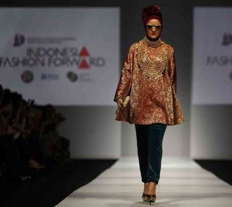 Pesona Model Cantik Berbusana Muslim di JFW