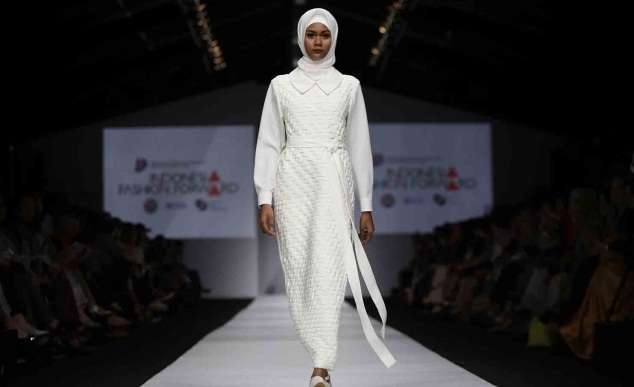 Pesona Model Cantik Berbusana Muslim di JFW