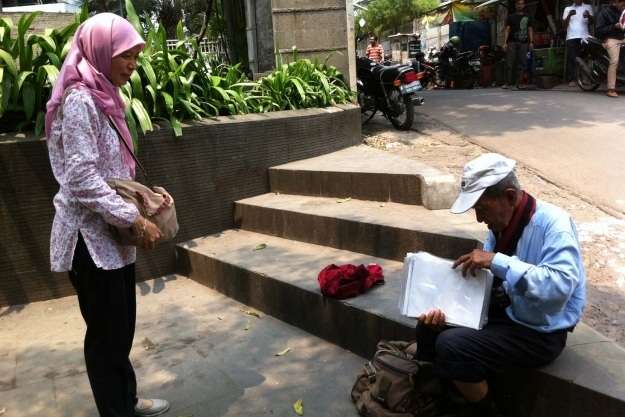Kakek Renta Tukang Foto Keliling Bikin Haru Sosmed