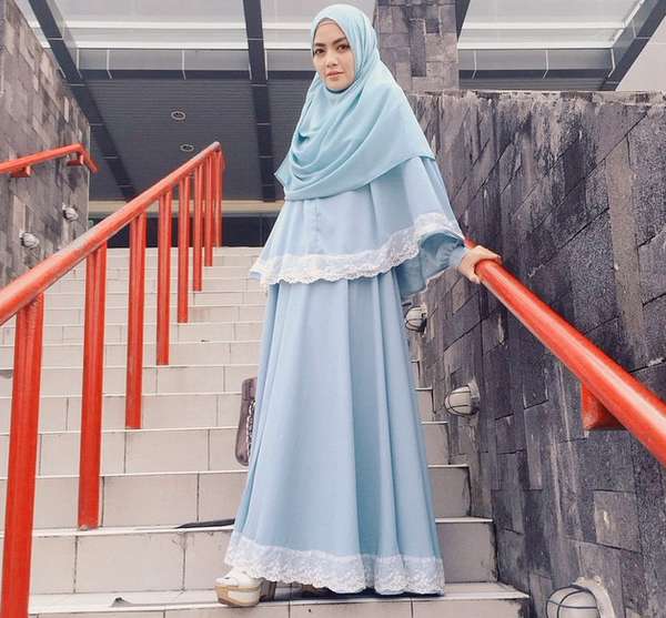 Pesona Hijab Syar`i Selebgram Dea Nara